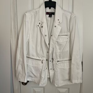 Peck & Peck White l
Lined All Weather Jacket with Zip Pockets